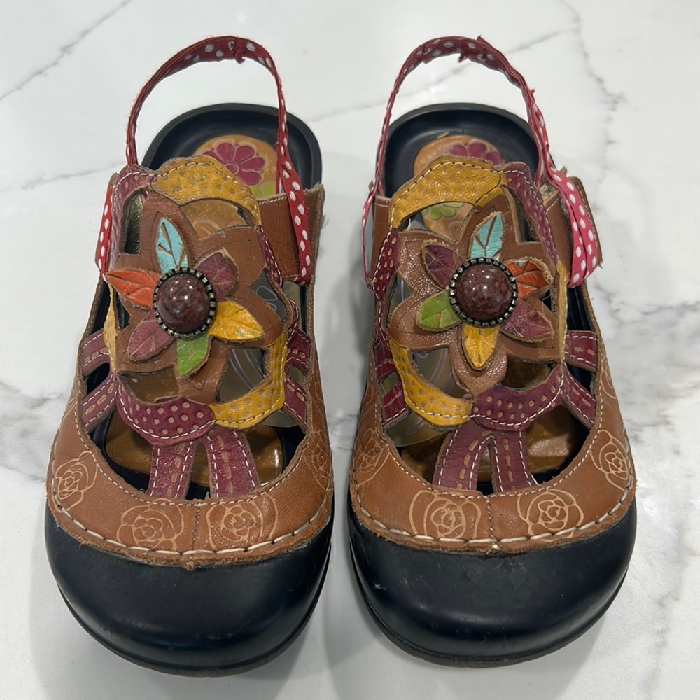 Elite by Corkys Hand Painted Leather Bump Toe Sandal. Size 36